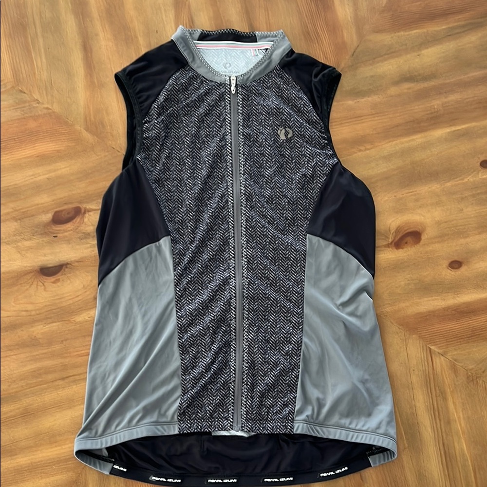 Pearl Izumi Women's Black and Gray Cycling Jersey